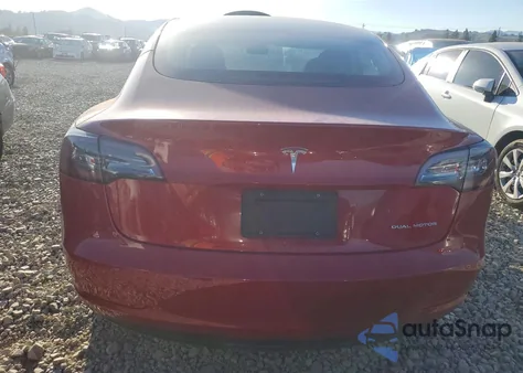 2021 Tesla Model 3 z USA, uszkodzony, nr VIN 5YJ3E1EB9MF087774